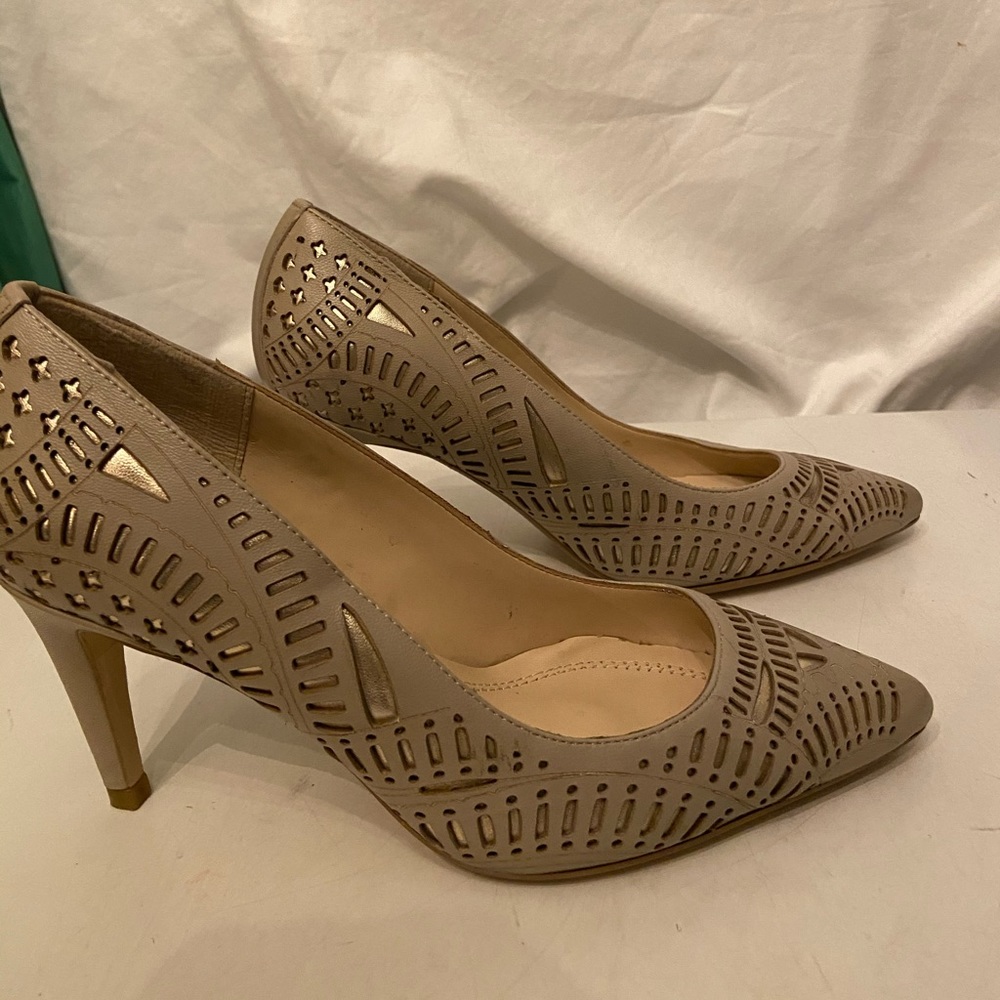Carlo Rossetti beige pumps size 6.5 NEW